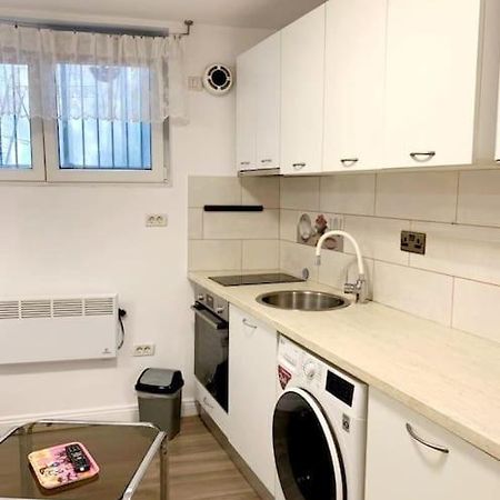 Central Studio Flat Boekarest Buitenkant foto