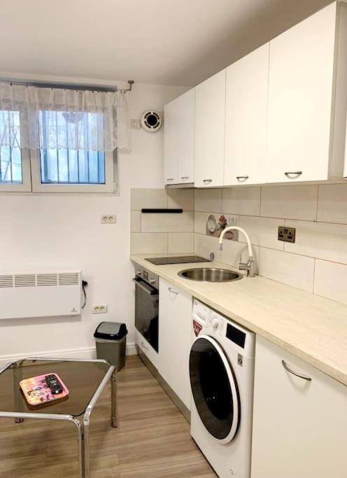 Central Studio Flat Boekarest Buitenkant foto